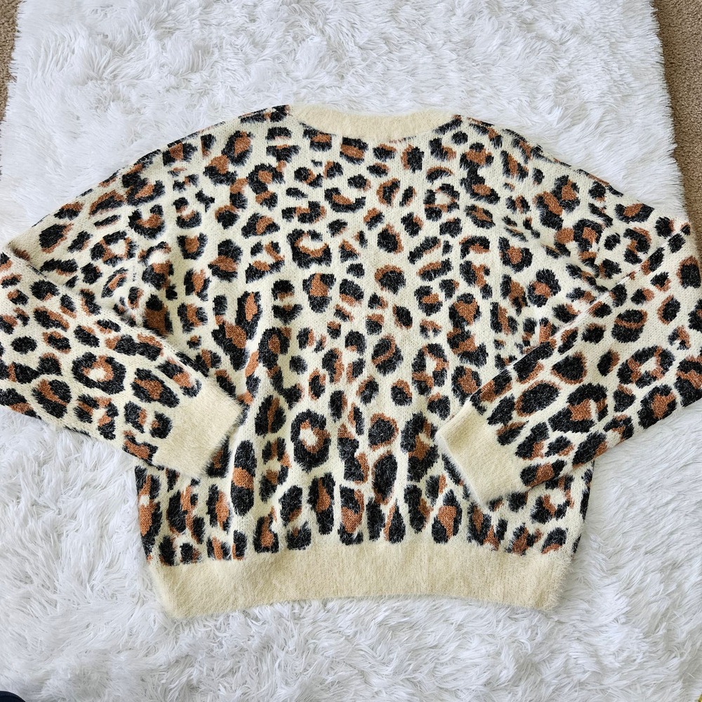 Le‎ Lis Women's Fuzzy Leopard Print Crewneck Sweater. Size S